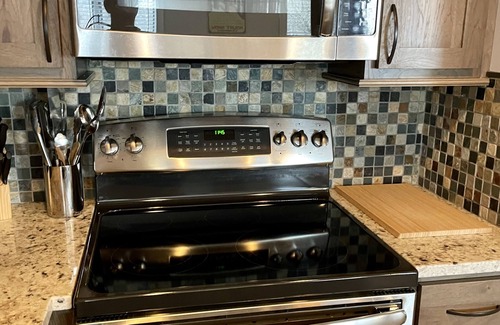 West Dover House | 500ft across the street to Carnitha. Gromet to main lift or take Moover to Base