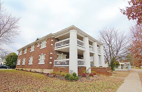 Florence Apartment | 501#D - Right Downtown with Balcony/Full Kitchen!