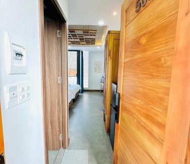 Ninh Kieu Apartment | 505MSNK Luxe Twin Studio I Balcony & Kitchen