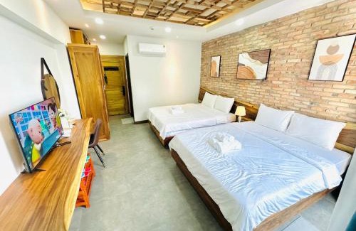 Ninh Kieu Apartment | 505MSNK Luxe Twin Studio I Balcony & Kitchen