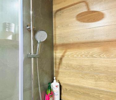 Ninh Kieu Apartment | 505MSNK Luxe Twin Studio I Balcony & Kitchen