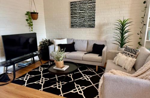 Maylands Apartment | 508 Light And Delightful 1br Balcony-parkng-pool