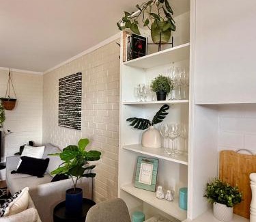 Maylands Apartment | 508 Light And Delightful 1br Balcony-parkng-pool