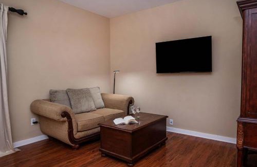 St. Augustine House | 5107-LP Ground Floor King Suite with kitchenette