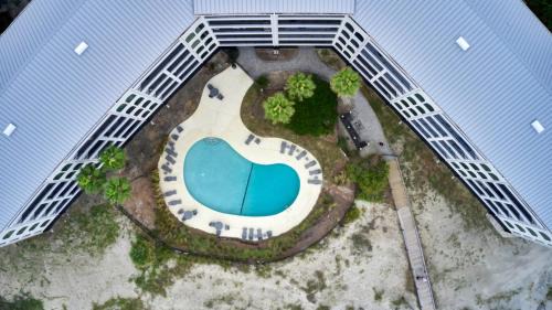 Isle of Palms House | 513 Seascape by AvantStay Oceanfront Home w Amazing Views Community Pool Access