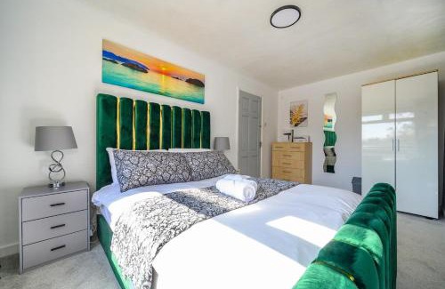 Leeds House | 51VL For your Stylish and Relaxed Stay with Free Parking and Free WiFi