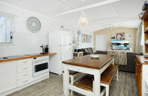 Hayborough House | 52 Albatross Ave Hayborough