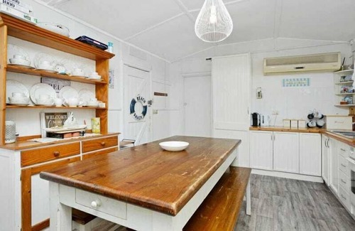 Hayborough House | 52 Albatross Ave Hayborough