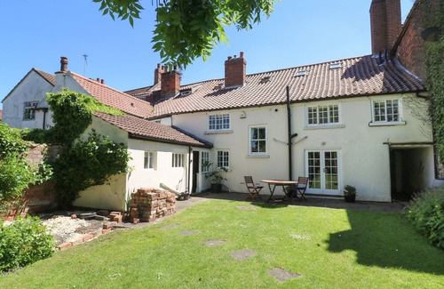 Brigg Cottage | 54 BRIDGE STREET, character holiday cottage, with open fire in Brigg