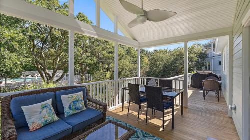 Pelican Bay House | 55 Pelican Bay by AvantStay Easy Beach Access Shared Pool Lagoon Fishing