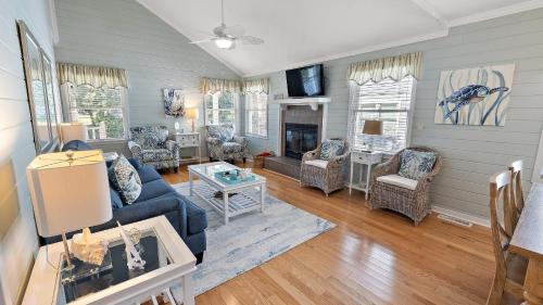 Pelican Bay House | 55 Pelican Bay by AvantStay Easy Beach Access Shared Pool Lagoon Fishing