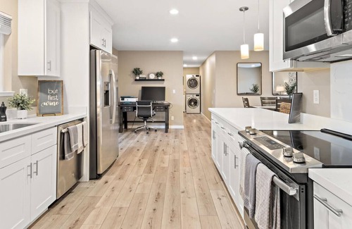 Livermore House | 5ba. 5bd. 2100sf. Prestine!