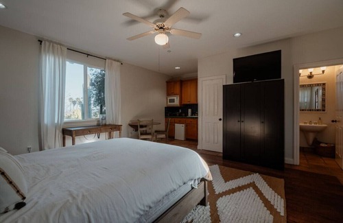 Fallbrook House | 5bd/7beds/4bth/Pickleball/Pool/Spa