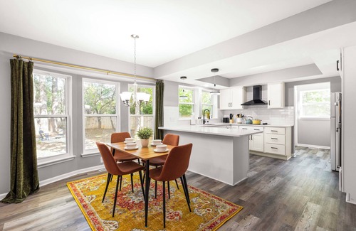 North Raleigh House | 5BD Raleigh Delight - BBQ, Billiards & Backyard