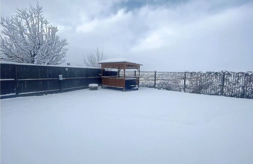 Sun Valley House | 5BDR winter getaway with amazing views. Only 30 miles to ski resorts