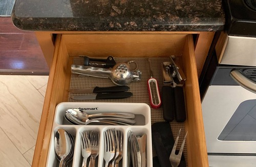 Riverside House | 5BR/3BA | Queen Beds | Family Home in Riverside