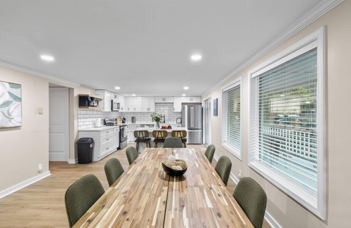 Edwards House | 5br, 3bath Lakefront Retreat w/dock and grill