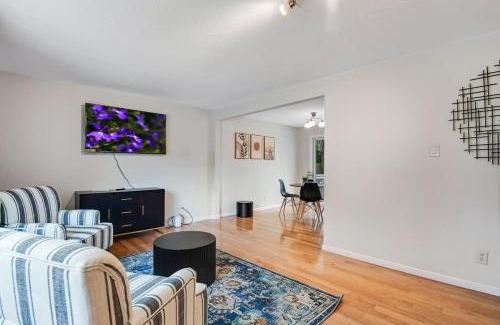 Highlands House | 5BR Family Home in Arvada