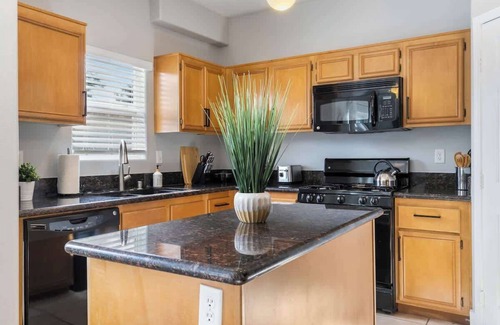 Rhodes Ranch House | 5BR Home w/Hot Tub & Pool Table | Modern Luxury