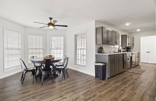 Springdale House | 5BR Lake Views with Heated & Chilled Pool & Hot Tub. Centrally Located