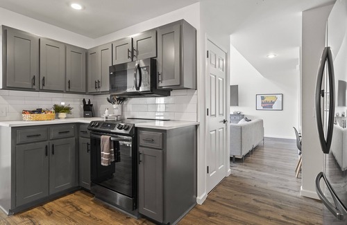 Springdale House | 5BR Lake Views with Heated & Chilled Pool & Hot Tub. Centrally Located