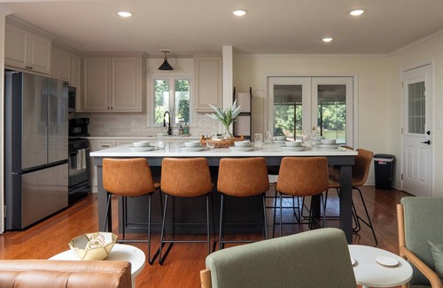 Killen House | 5BR - Lakefront Home - 4 King Beds, Private Dock, Kayaks, Canoe, & Fast WiFi