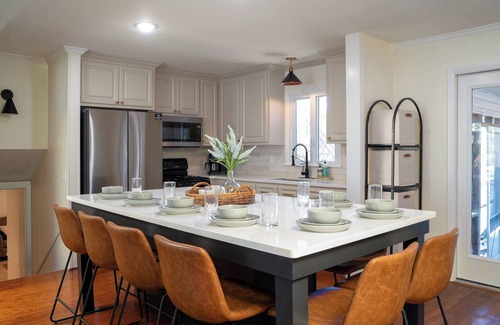 Killen House | 5BR - Lakefront Home - 4 King Beds, Private Dock, Kayaks, Canoe, & Fast WiFi