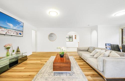 Hornsby Apartment | 5BR Peaceful Oasis with Wifi Garage