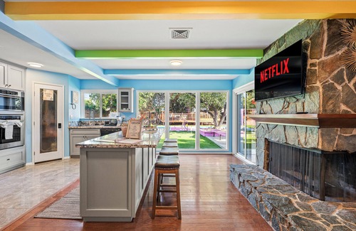 Riverside House | 5BR｜Pickleball Court｜Pool｜Tree Deck｜Mini Golf｜BBQ