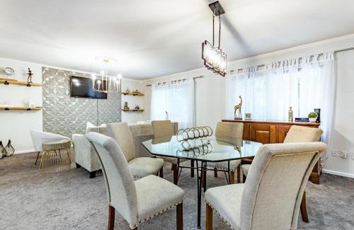 North Raleigh House | 5br w community Pool close to North Hills!