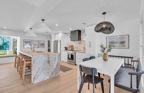 Palma Sola House | 5BR with New Heated Pool ! 6mi from AMI Beach & IMG Academy! Discount Fall Rates