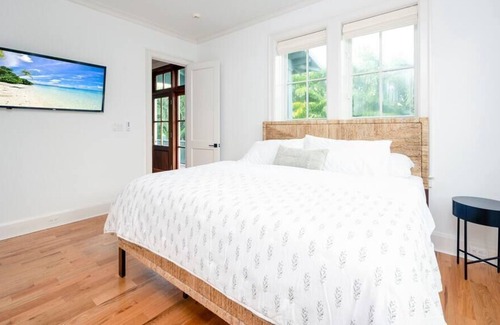 Don Cesar Villa | 5BR WtrFrnt Villa w/Pool - Blissful walk to Beach