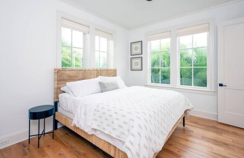 Don Cesar Villa | 5BR WtrFrnt Villa w/Pool - Blissful walk to Beach