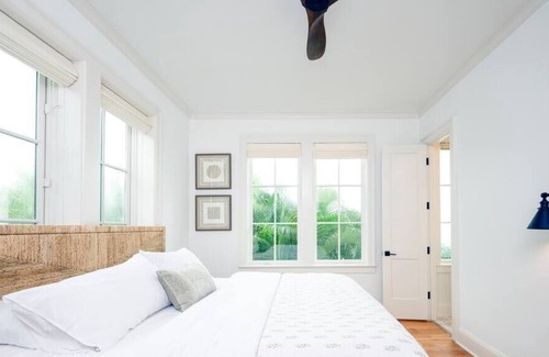 Don Cesar Villa | 5BR WtrFrnt Villa w/Pool - Blissful walk to Beach