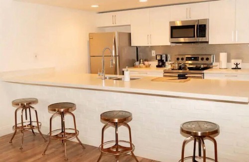 North Miami Beach House | 5min to Beach/6min 2 Aventura Mall/close 2 Wynwood