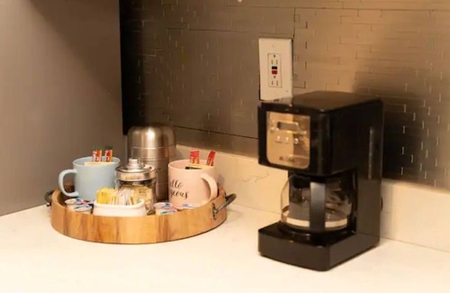 North Miami Beach House | 5min to Beach/6min 2 Aventura Mall/close 2 Wynwood