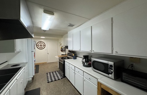 Andrews House | 5min to Breweries and 25min to Tail of the Dragon. Pool table + pet friendly!