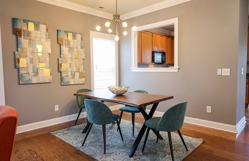Umstead House | 5min to the airport! King Bed Suite in the heart of Brier Creek