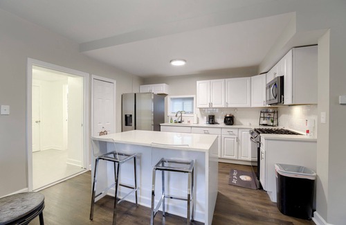 Pendleton Heights House | 5mins to Downtown Spacious Pet Friendly W&Dn