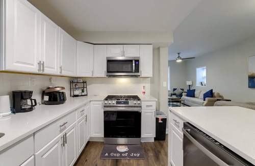 Pendleton Heights House | 5mins to Downtown Spacious Pet Friendly W&Dn