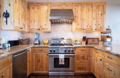 Tahoe City House | 6-8 Miles to Palisades|Alpine|Homewood|Walk to TC