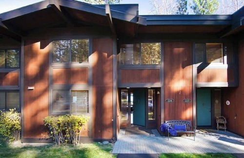 Tahoe City House | 6-8 Miles to Palisades|Alpine|Homewood|Walk to TC