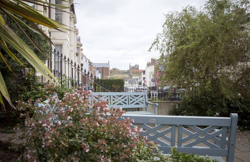 West Cliff Cottage | 6 ABBEY TERRACE, family friendly, character holiday cottage in Whitby