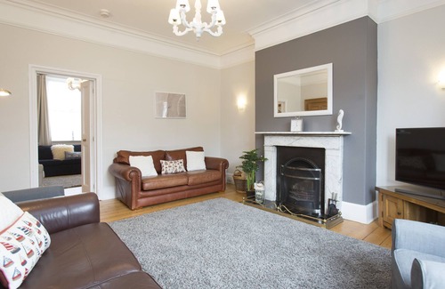 West Cliff Cottage | 6 ABBEY TERRACE, family friendly, character holiday cottage in Whitby