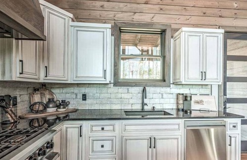 Epworth Cabin | 6 Acre Summit - 1 of a Kind - Luxury Retreat - On 6 Acres - MTN Views + Trout-Stocked Creek