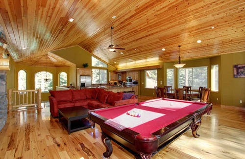 Montgomery Estates Cabin | 6 BDRM/Indoor Pool/WIFI/Home Theater/1 Block From Hiking Trail/Easter/April Spec