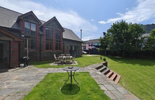 Blaencwm House | 6 Bed in Blaencwm oc-t32688
