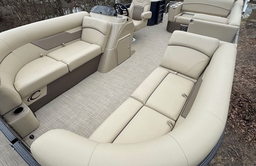 Wedowee House | 6 bed Pontoon Boat and jet ski rental, hot tub, pool table, trampoline & more