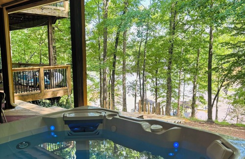 Wedowee House | 6 bed Pontoon Boat and jet ski rental, hot tub, pool table, trampoline & more