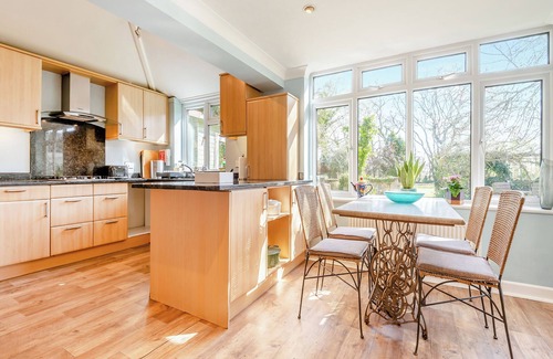 New Forest District Cottage | 6 bedroom accommodation in Sway, near Lymington